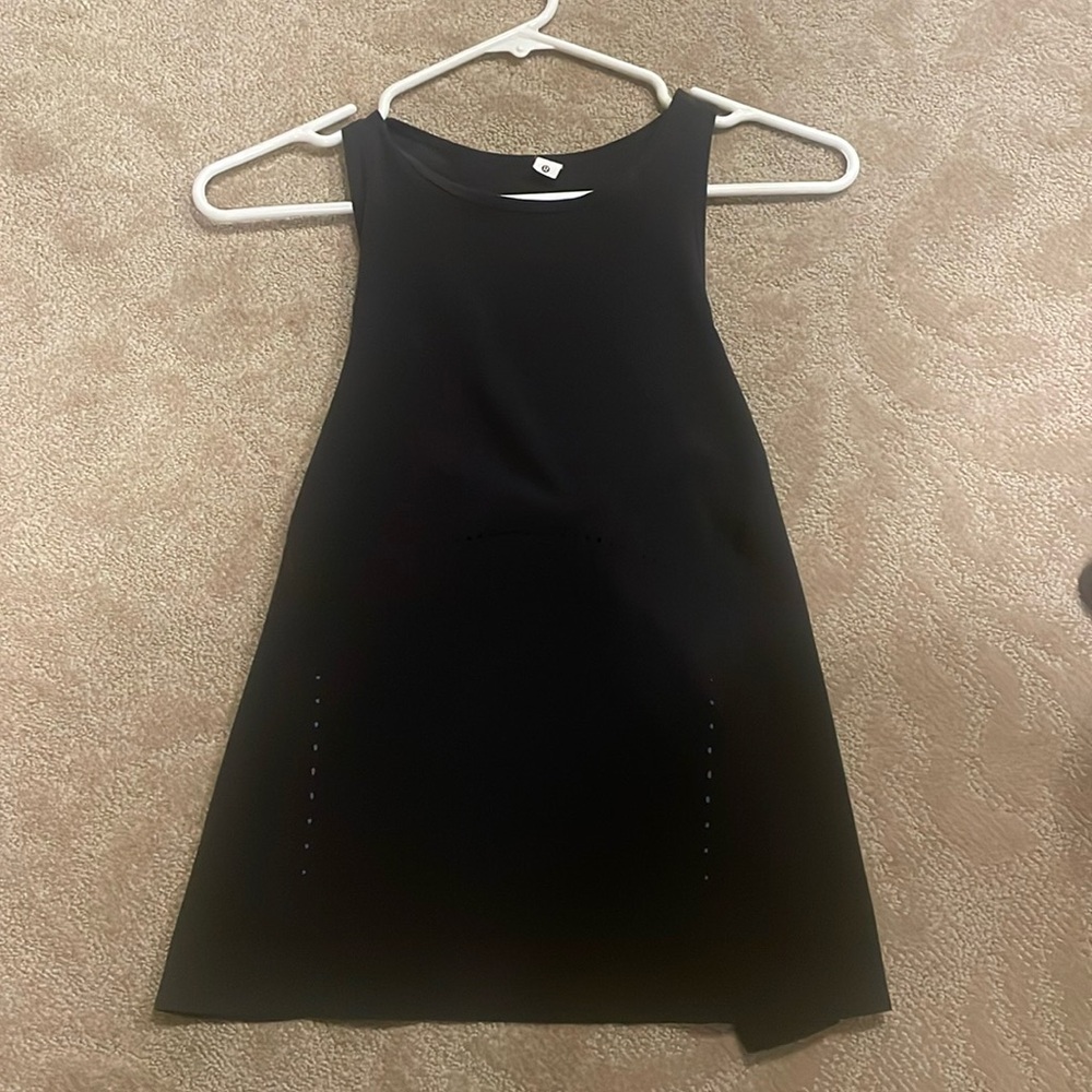 Lululemon tank top.